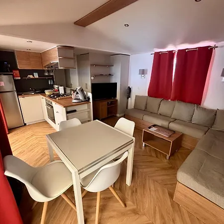 Mobilhom 3 Ch Secteur Les Champs Cp52 Proche Piscine A La Carabasse Camping Vias