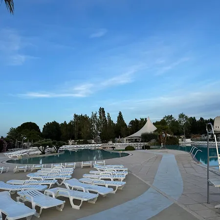 Mobilhom 3 Ch Secteur Les Champs Cp52 Proche Piscine A La Carabasse Camping Vias